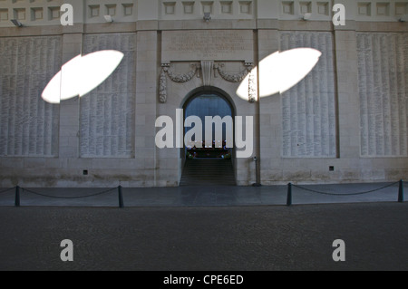 La Porte de Menin mémorial aux disparus britanniques est une guerre mondiale 1 memorial, sur l'Est de la sortie de la ville d'Ypres, Belgique Banque D'Images