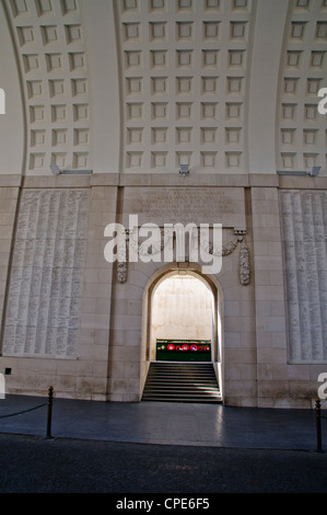 La Porte de Menin mémorial aux disparus britanniques est une guerre mondiale 1 memorial, sur l'Est de la sortie de la ville d'Ypres, Belgique Banque D'Images