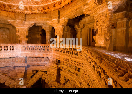 Intérieur du temple de Jain, Jaisalmer, Rajasthan, Inde, Asie Banque D'Images