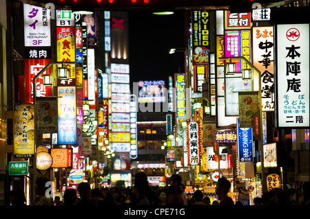 Enseignes au néon, Kabukicho, Shinjuku, Tokyo, Japon, Asie Banque D'Images