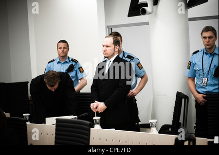 Oslo, Norvège. 16/05/2012. Attentats terroristes et extrémistes de droite Anders Behring Breivik comparaît devant le tribunal au cours. Banque D'Images