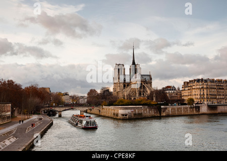 La cathédrale Notre Dame sur l'Ile de la Cité, Paris, France, Europe Banque D'Images