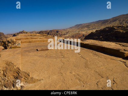Haut lieu de sacrifice sur le sommet de la crête de Attuf, Petra, Jordanie Banque D'Images