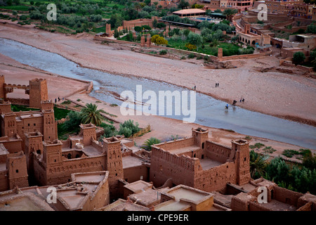 Lookink bas sur la Kasbah, Ait-Benhaddou, UNESCO World Heritage Site, Maroc, Afrique du Nord, Afrique Banque D'Images