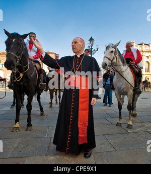 Europe Italie Piémont suaire de Turin Exposition de 2010 le Cardinal Severino Poletto dans Piazza Castello Banque D'Images