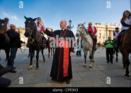 Europe Italie Piémont suaire de Turin Exposition de 2010 le Cardinal Severino Poletto dans Piazza Castello Banque D'Images