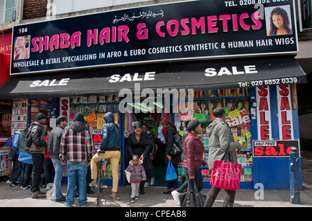 Négocier les produits pour les cheveux afro shop dans le sud de Londres, Lewisham Banque D'Images