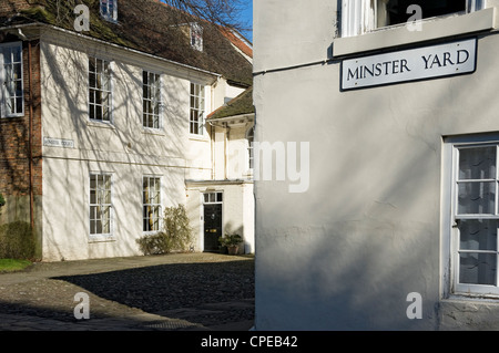 Propriétés de l'église maisons à Minster court et Minster Yard York North Yorkshire Angleterre Royaume-Uni GB Grande-Bretagne Banque D'Images