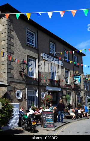 St Agnes Hotel avec festive bunting, Sainte Agnès, village du comté de Cornwall, Angleterre, Royaume-Uni Banque D'Images