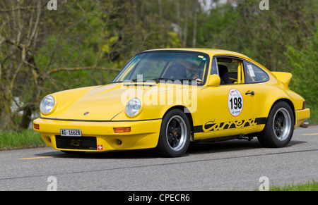 MUTSCHELLEN, SUISSE - 29 avril : course de voitures de tourisme Vintage Porsche Carrera de 1976 au Grand Prix de Mutschellen, SUI sur Avril Banque D'Images