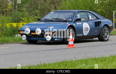 MUTSCHELLEN, SUISSE - 29 Avril : Course Vintage Ferrari Mondial Quattrovalvole de touring car à partir de 1983 au Grand Prix en Mutschelle Banque D'Images