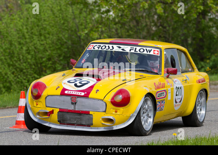 MUTSCHELLEN, SUISSE - 29 avril : course de voitures de tourisme Vintage MG C GT V8 de 1970 au Grand Prix de Mutschellen, SUI Le 29 avril Banque D'Images