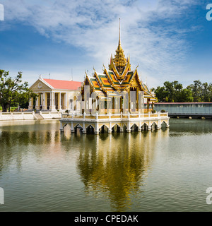 Phra Thinang Aisawan Thyphya-Art, Palais d'été au nord de Bangkok, Thaïlande, construit en 1876 par le roi Chulalongkorn. Banque D'Images