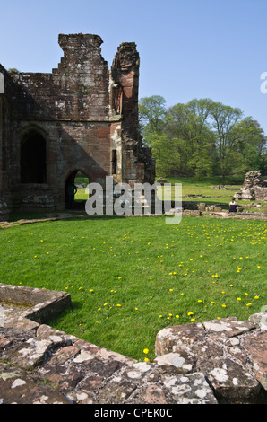 Voir l'abbaye de Furness ruines Barrow in Furness au début de l'été avec ciel bleu Banque D'Images