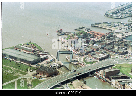 Vue aérienne de la barrière de marée à Hull qui est situé à l'embouchure de la rivière Hull où il répond à l'estuaire humber Banque D'Images