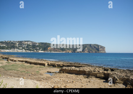 Cap de San Antonio comme vu la plage de Javea, Costa Blanca Banque D'Images