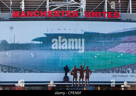 Manchester United l'Organisation des 'Trinity' une statue de Manchester United's "sainte trinité" de meilleur, droit et Charlton Banque D'Images