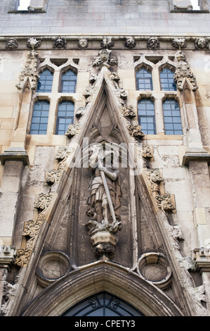 Cathédrale d'Exeter, St George et le dragon et sculptures sculptures de saints. Devon. L'Angleterre Banque D'Images