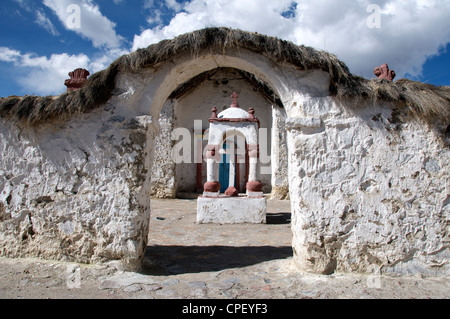 Entrée de l'Église Coloniale Parinacota Parinacota le nord du Chili Banque D'Images