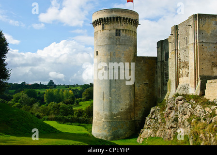 Falaise, lieu de naissance de William I le Conquérant, premier des rois normands d'Angleterre. Château falaise surplombe la ville, France Banque D'Images