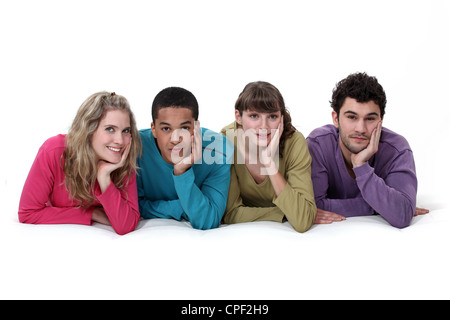Diversité ethnique d'un groupe de jeunes Banque D'Images