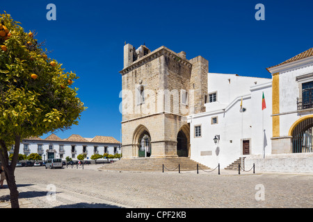 La Se (cathédrale) dans Largo da Se, Vieille Ville (Cidade Velha ou Vila Adentro), Faro, Algarve, Portugal Banque D'Images
