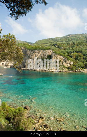 Vue d'une des baies de Paleokastritsa, sur la côte ouest de Corfou Grèce Banque D'Images