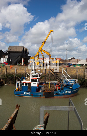 Bateaux de pêche dans le port à Whitstable Banque D'Images