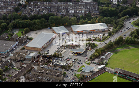 Vue aérienne de Keighley Retail Park, West Yorkshire Banque D'Images