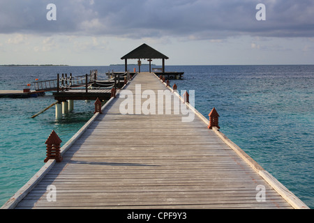 North Pier Meedhupparu Island Resort Banque D'Images