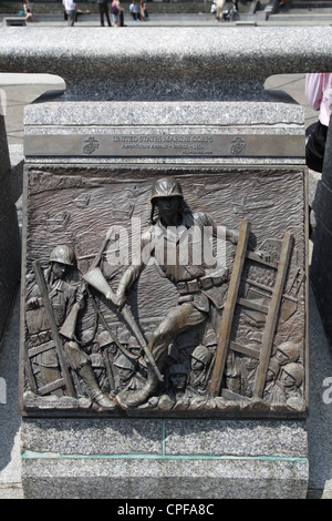 Plaque de bronze à l'extérieur de l'United States Navy Memorial à Washington, D.C. États-Unis États-Unis d'Amérique Banque D'Images