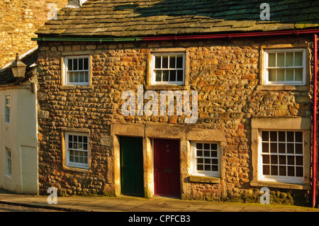 Vieux chalets sur la colline du Château Lancaster Lancashire England Banque D'Images