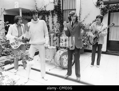 BEE GEES en mai 1968. De gauche à droite : Barry Gibb, Gibb Robin Gibb ...