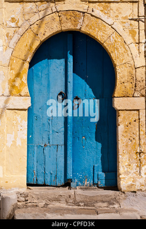 Une porte bleu traditionnel Sidi Bou Saïd, Tunisie Banque D'Images