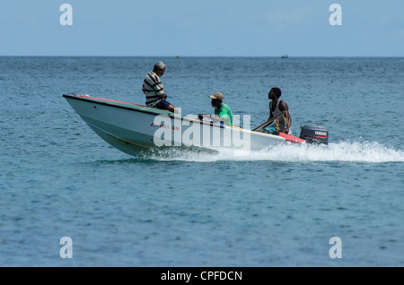 Lancement hors-bord rapide, Grand Anse, La Grenade Banque D'Images