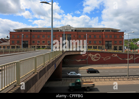 Le centre civique et de Queensway road, à Stoke on Trent, Staffordshire, Angleterre, Royaume-Uni. Banque D'Images