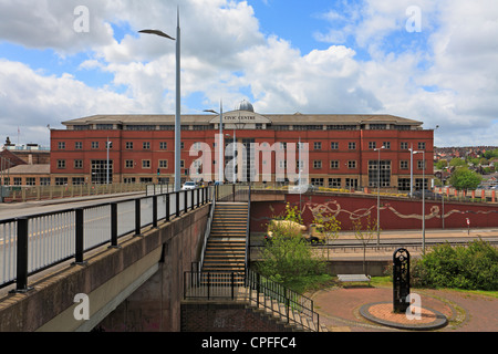 Le centre civique et de Queensway road, à Stoke on Trent, Staffordshire, Angleterre, Royaume-Uni. Banque D'Images