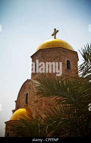 Nouvelle église grecque orthodoxe de Saint Jean le Baptiste, Béthanie au delà du Jourdain, la Jordanie, l'Asie occidentale Banque D'Images