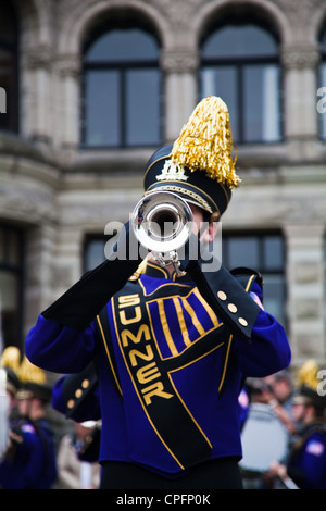 Un trompettiste dans une fanfare American High School, Victoria, Colombie-Britannique, Canada Banque D'Images