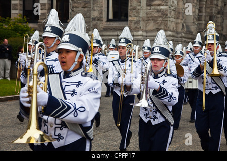 Les membres de l'American High School Marching Band effectuant à Victoria, Colombie-Britannique, Canada Banque D'Images