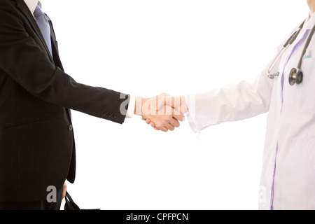 Femme médecin et représentant des ventes pharmaceutiques shaking hands Banque D'Images