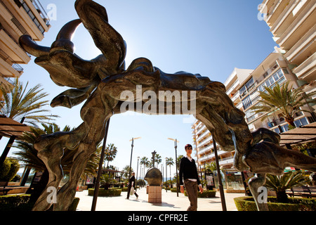 Sculpture sur l'Avenida del Mar Marbella Malaga Costa del Sol Andalousie Espagne Banque D'Images