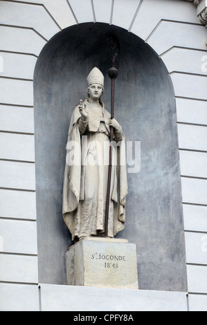 L'Italie, vallée d'Aoste, Aoste, Cathédrale, détail façade, Statue Banque D'Images