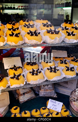 Italie, Lombardie, Bergame, Polenta et Osei, Polenta avec oiseaux, Sweet Cake Banque D'Images