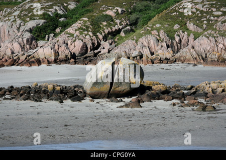 Split Rock sur la plage, Fionnphort, Isle of Mull, Scotland, UK Banque D'Images
