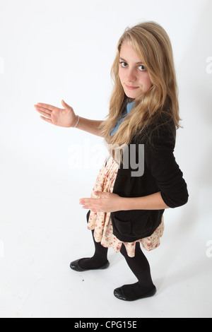 Young woman standing looking at camera mains dans un mouvement robotique Banque D'Images