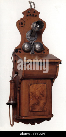 Courrier / poste, téléphones, téléphone mural avec bureau, vers 1900, droits supplémentaires-Clearences-non disponible Banque D'Images