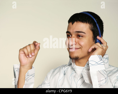 Profiter de la musique des jeunes adultes Banque D'Images