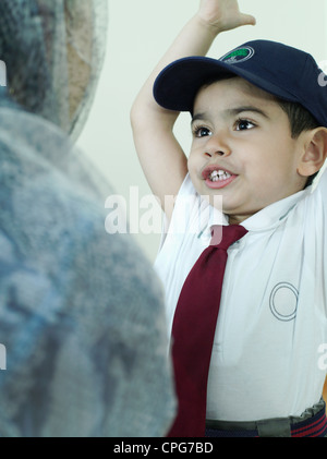 Garçon arabe en uniforme Banque D'Images