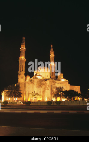 Belle architecture de mosquée à Dubaï Banque D'Images